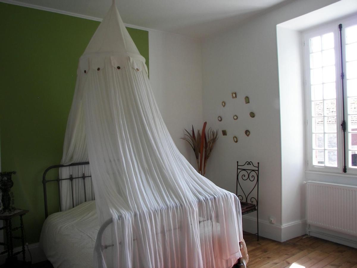 Domaine Du Noble Bed & Breakfast Saint-Jean-de-Thurac Екстериор снимка