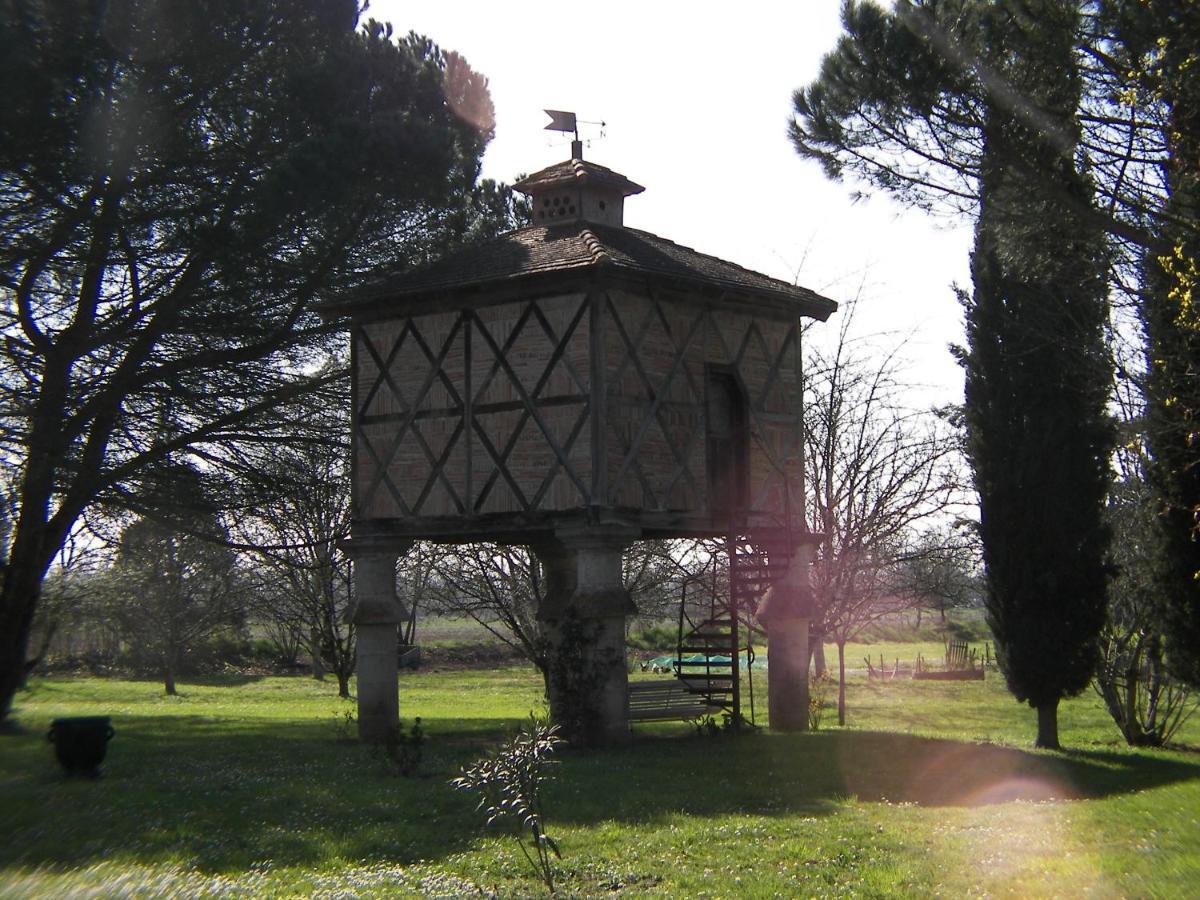 Domaine Du Noble Bed & Breakfast Saint-Jean-de-Thurac Екстериор снимка