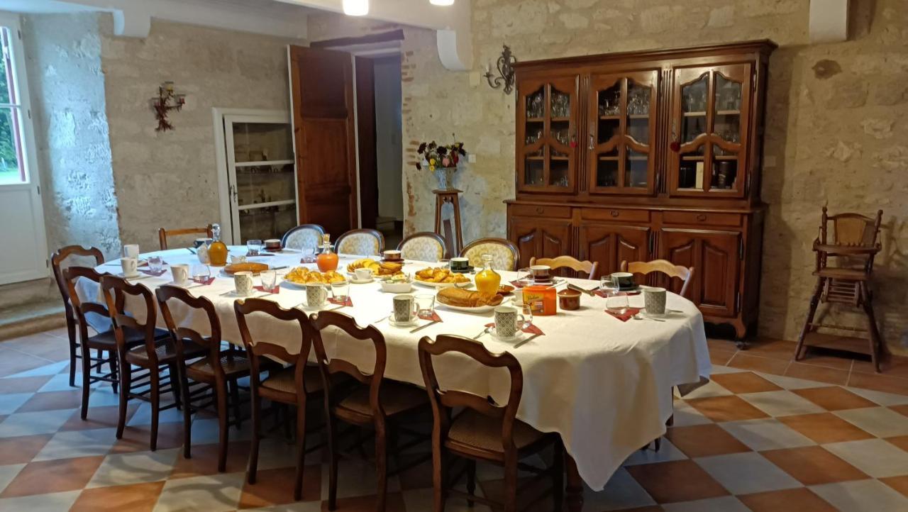 Domaine Du Noble Bed & Breakfast Saint-Jean-de-Thurac Екстериор снимка
